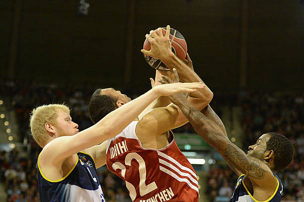 6亿美元左 6亿美元左